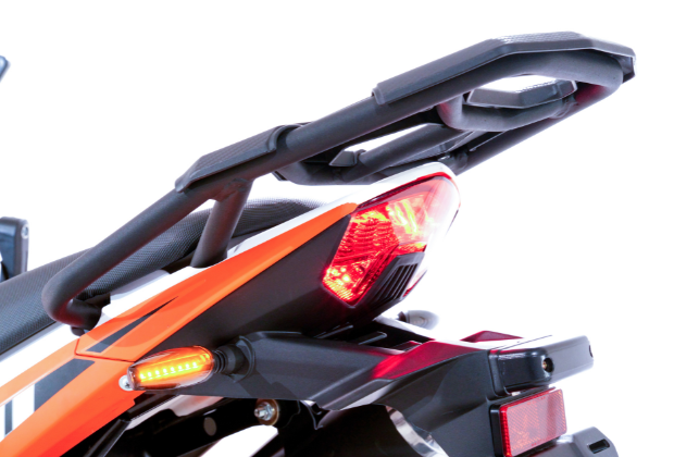Motocicleta marca Carabela modelo Islo Montana 250 cc Luz trasera