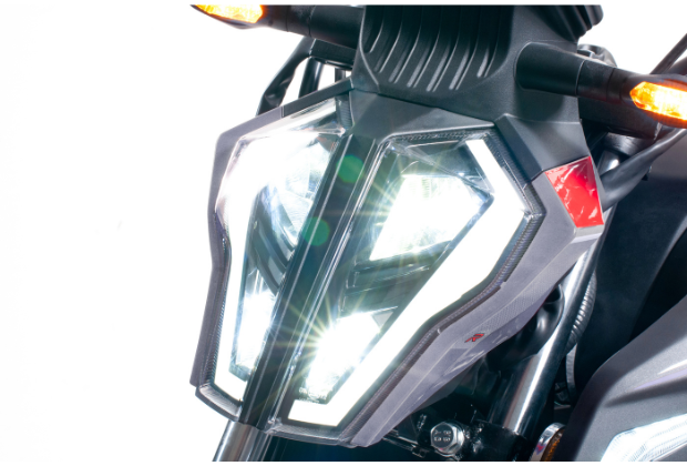 Motocicleta marca Carabela modelo Islo Mutant 250 cc faro